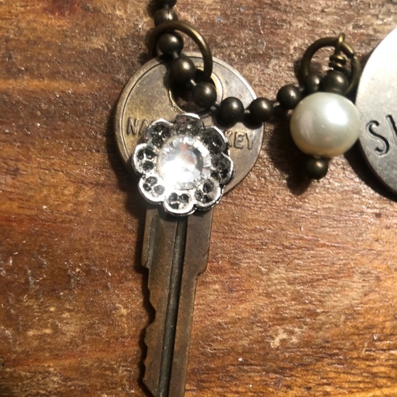 Simplify Key Necklace - Picture 9 of 10